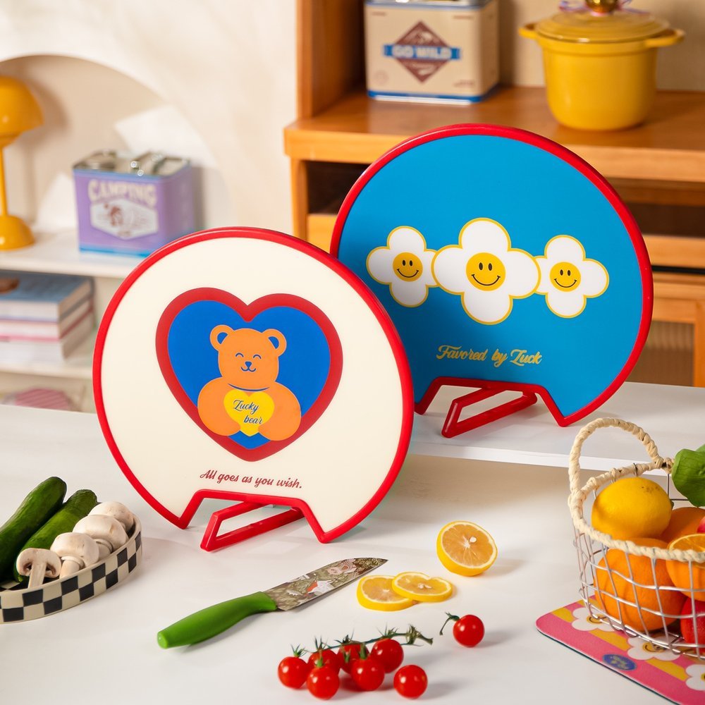 Bear & Daisy Double-Sided Chopping Board