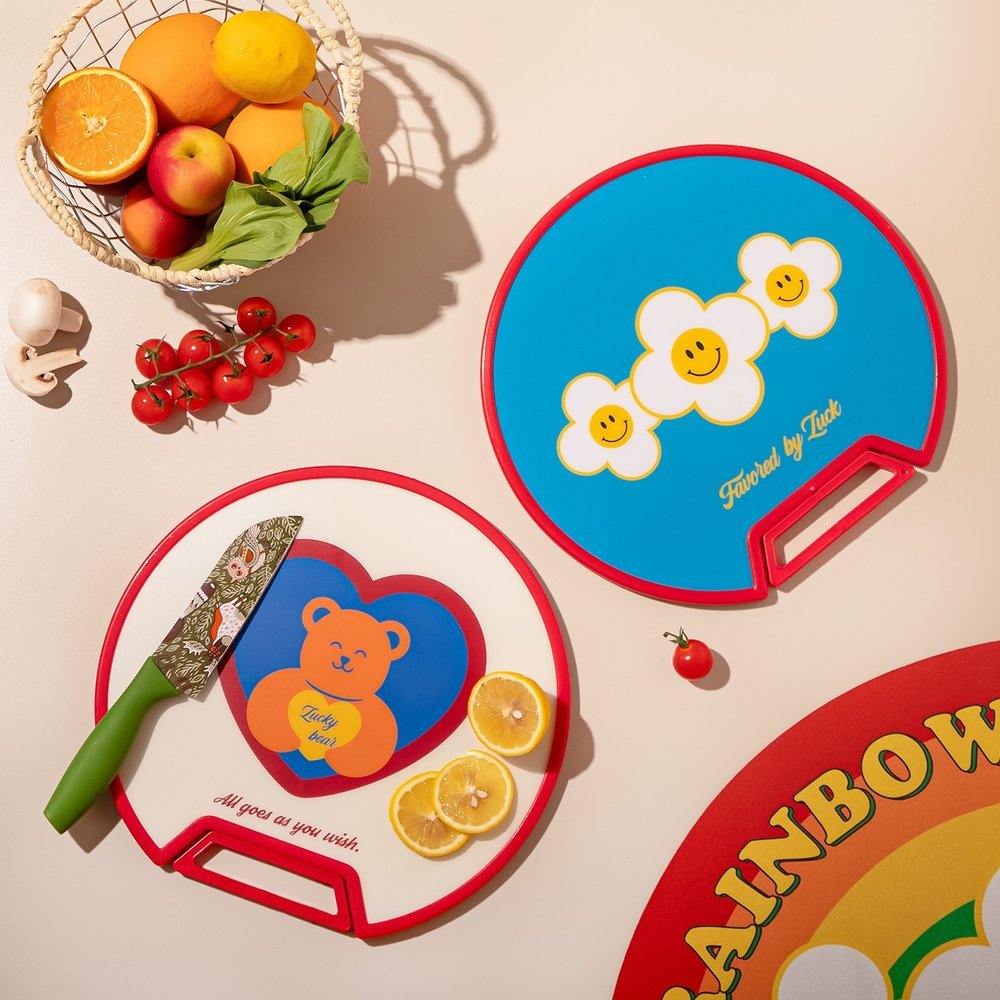Bear & Daisy Double-Sided Chopping Board